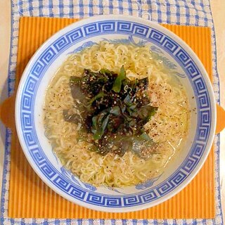 ワカメのオリーブ塩ラーメン♪